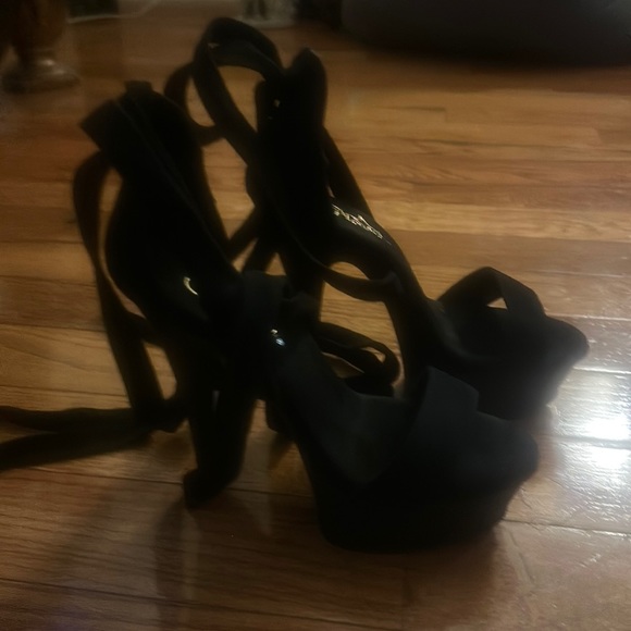 Brand new platform shoe - Picture 1 of 4